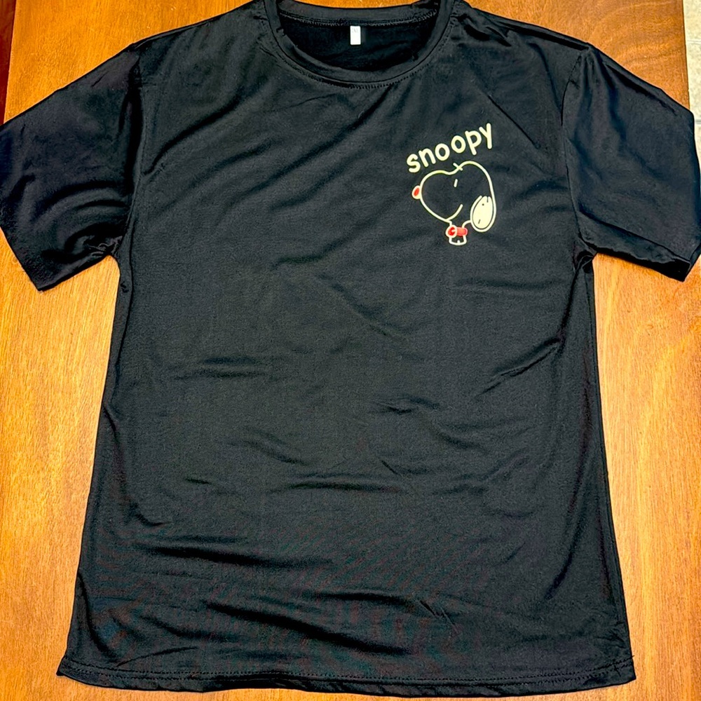 NWOT Snoopy black T-shirt size Xl